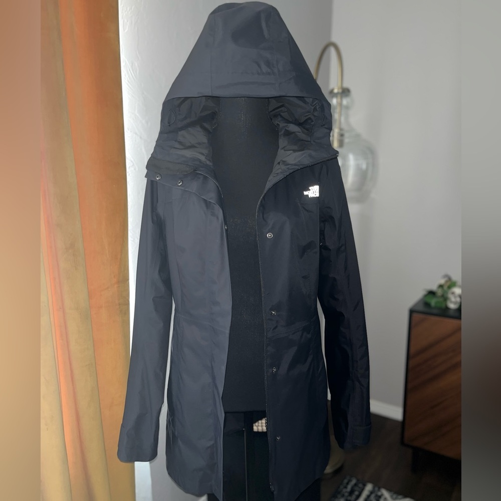 The North Face Women’s M Dryvent 
Season